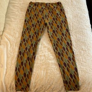 LulaRoe Leggings for Fall! Like new. Rarely worn. One Size Fits All!
